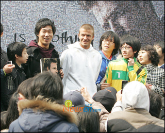 매너남 베컴, 팬들에 끝까지 밝은 미소[포토엔]