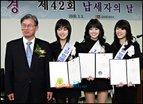 씨야, 세무서 민원봉사실장 위촉 뿌듯해요![포토엔]