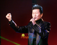 태진아 어머니 임종 지키지 못한 아픔 ‘효 콘서트’로 달랜다