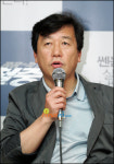 강우석 감독 “장진식 유머, 현실성 없어 강철중서 배제”