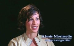 모리셋 “전 약혼자와 스칼렛 요한슨 행복하길 바래”