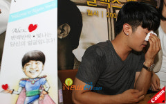 [포토엔]로맨틱 가이 알렉스도 더위 앞에선 쩔쩔~