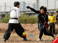 [포토엔]한방 날리는 백도빈, 팔이 짧네~