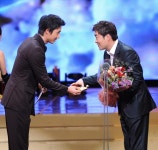 손현주발연구소 | ‘타짜’ 손현주 “나의 발이 돼줘 고마워요” SBS연기대상 남자조연상 수상