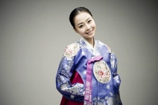 홍수현 “당찬 여형사 변신, 기대해주세요” 새해 한복인사