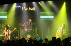 [포토엔]소규모아카시아밴드, ‘어떻게 바라보든’