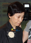 [포토엔]고개숙인 손숙, 수심 가득한 표정