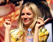 [포토엔]시에나 밀러, 채닝-이병헌 둘 중 누굴 택할까?