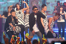 [포토엔]‘인디언보이’ MC몽, 신나는 무대 다같이 즐겨요