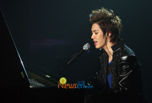 [포토엔]엠블랙 승호, 피아노 연주 감미롭죠?