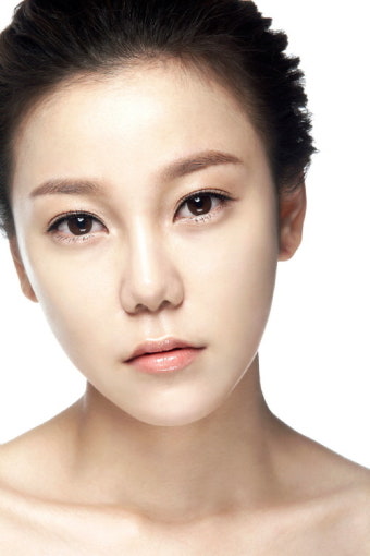 얼짱출신 이유주, 팔색조 바비인형으로 변신