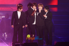 김장훈+슈퍼주니어 ‘난 남자다’ 합동 발차기 퍼포먼스 ‘폭소’