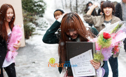 [포토엔]즐거운 졸업식날 ‘(권)소현이 살려’