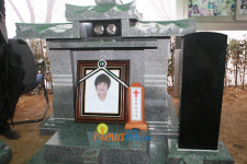 故최진영, 작년 최진실 생일 환희-준희와 밝은 표정으로 묘소 다녀가