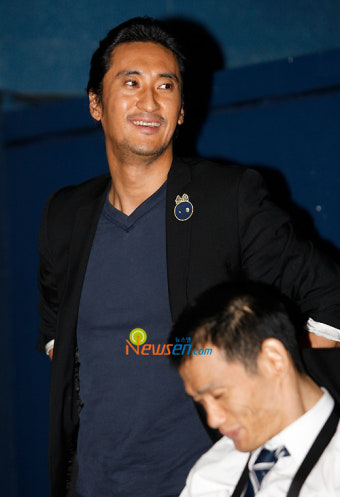 [포토엔]‘섹스 볼란티어’ 홍보대사 신현준, 영화 어떠신가요?