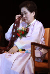 [포토엔]전도연 영상메세지에 눈물 보이는 이응숙 여사
