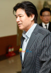 [포토엔]배일호, 선배 원로가수 故 백설희 빈소 조문
