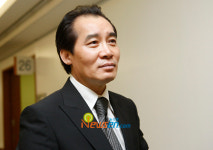 [포토엔]‘백설희 별세’ 조문 마친 독고영재, ‘좋은 곳에 가셨기를....’