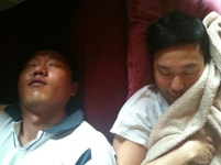 김제동-하하, 잠자는 표정도 개인의 취향 “백설공주를 기다립니다”