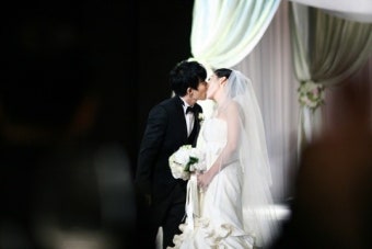 이범수-이윤진 결혼식, 이병헌 제안한 사탕키스 깜짝공개
