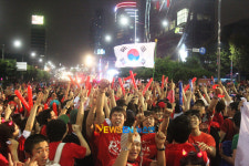 [포토엔]코엑스앞 영동대로는 붉은 물결로 가득~