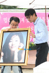 [포토엔]故 장진영 돌아온 첫 생일, 생일 파티 준비하는 남편 김영균씨