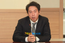 [포토엔]SM 김영민 대표 ‘발전적인 계약관계 위해 나섰습니다’