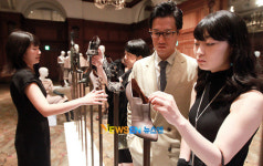 [포토엔]영화배우 그레타 가르보에 영감받은 발리 2010 F/W 컬렉션