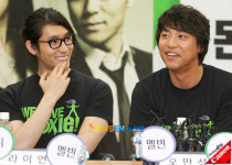 [포토엔]‘톡식 히어로’ 라이언, 오만석을 향한 존경의 눈빛~