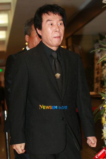 [포토엔]송대관, 故 백남봉 별세 소식에 급한 발걸음