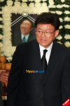 [포토엔]엄용수, 故 백남봉 영정 앞 ‘이게 무슨 일인지’
