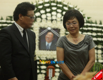 [포토엔]‘故 백남봉 빈소’ 김상희, 좋은 곳에서 영면하세요