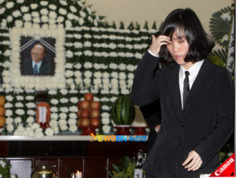 [포토엔]‘故 백남봉 빈소’박지선,‘선생님 부디...’