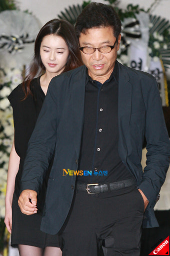 [포토엔]무거운 표정과 발걸음, 고아라-이수만 SM 엔터 대표 빈소 조문