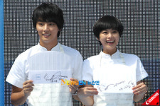 [포토엔]‘제빵왕 김탁구’ 윤시윤-이영아 ‘제빵모에 사인 해드려요’