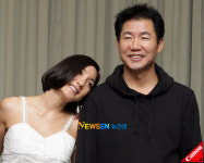 [포토엔]쑥스러운 꽃중년 박상원