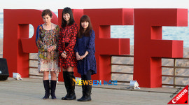 [포토엔]PIFF 찾은 미야자키 아오이-오타케 시노부