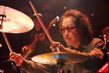 [포토엔]들국화 주찬권, 드럼 치는 매서운 눈빛~