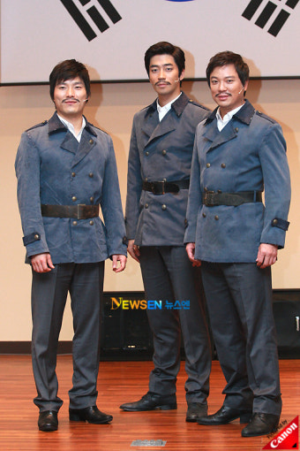 [포토엔]뮤지컬 ‘영웅’ 양준모-신성록-정성화 세 안중근 다 모였다!