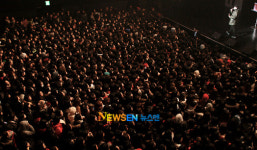 [포토엔]‘비스트 미니 콘서트’ 팬들로 ‘인산인해’