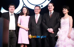 [포토엔]박근형-공효진 등 호주 홍보대사들 ‘게러비츠 주한호주대사와 기념촬영’