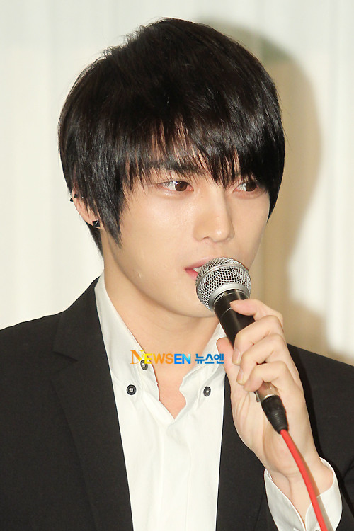 가수 김재중, 소중한 가족과 행복한 시간 보내며 활약 중, 걸그룹 세이마이네임과의 특별한 만남과 가족 애정 주목
