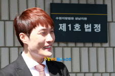 [포토엔]‘환한 미소’ 김기수 ‘무죄 판결 이제는 법원은 싫어!’