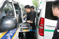 [포토엔]송지선 투신사망 사인 조사 마치고 돌아가는 과학수사대