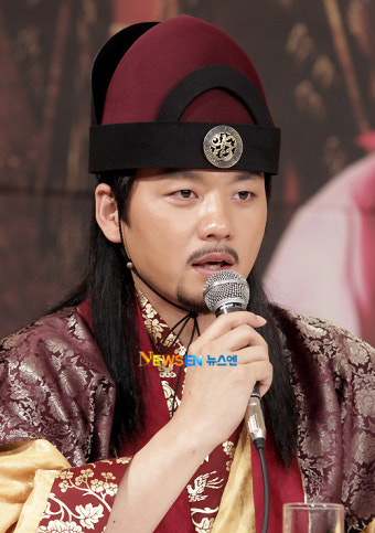 [포토엔]김승수 ‘이태곤과 학교 선후배 사이’