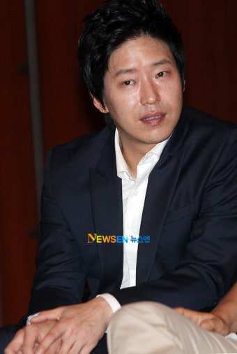 [포토엔]엄기준, 박철우-신혜인 ‘얼짱커플’ 결혼 축하해요~