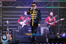 [포토엔]김건모 ‘콘서트 시작합니다’