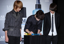 [포토엔]보이프렌드 영민-동현-광민 ‘랩 시리즈 BB크림으로 사인해요’