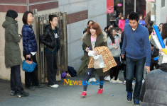 [포토엔]수능보러 온 강지영 ‘긴장된 발걸음’