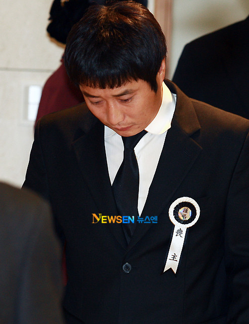배우 공형진, 부친상에 깊은 슬픔...부친 공갑준 89세 별세, 6개월만에 부모 양쪽 잃어